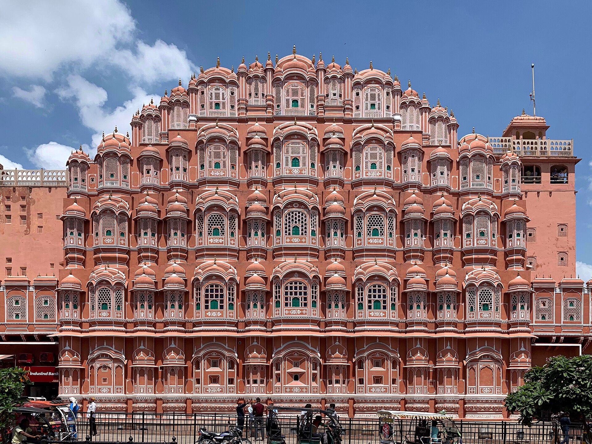 The pink city of Jaipur — built in dialogue with empire.