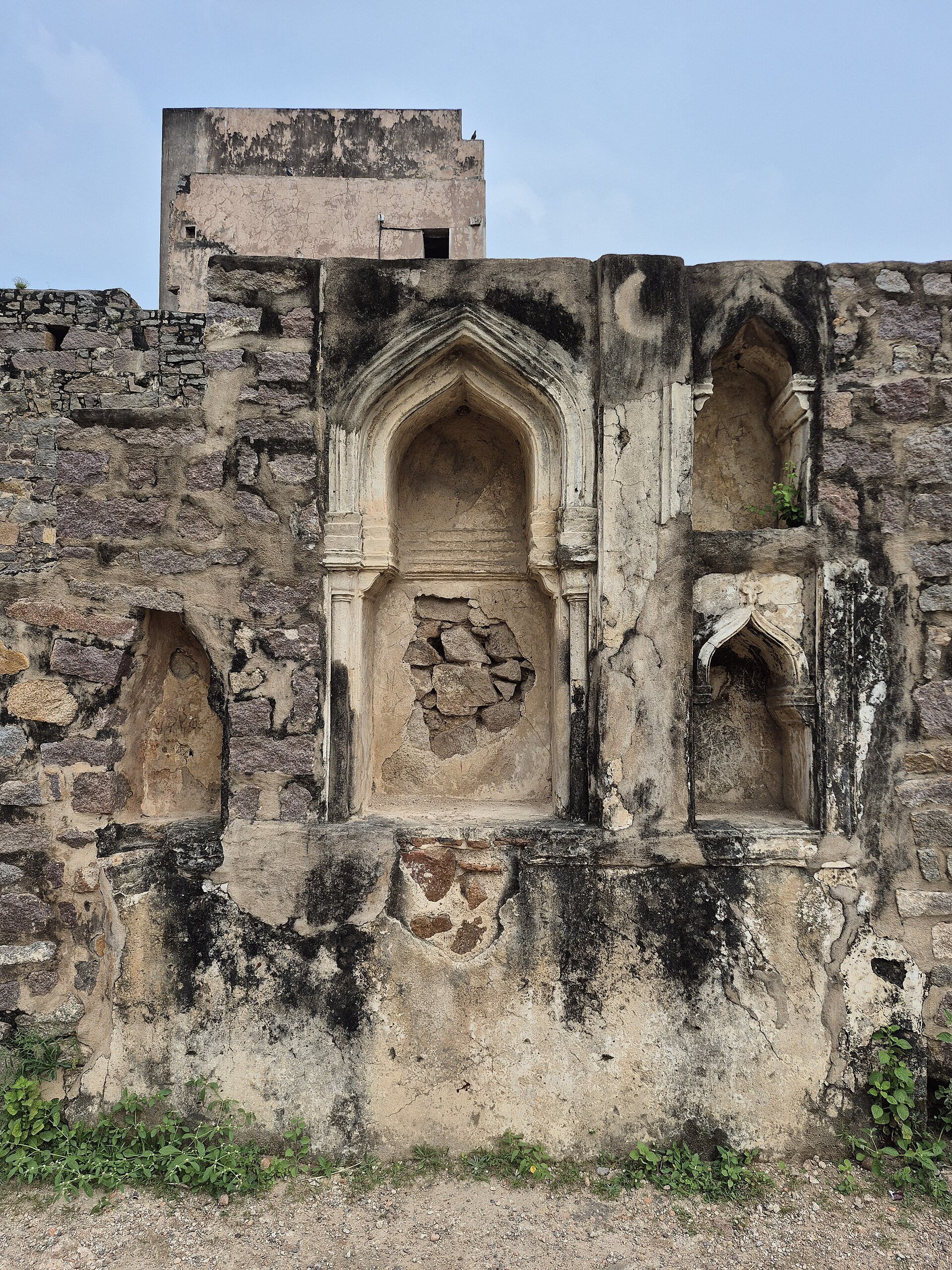 Golconda — a fort built so a hand-clap carries to the hilltop.