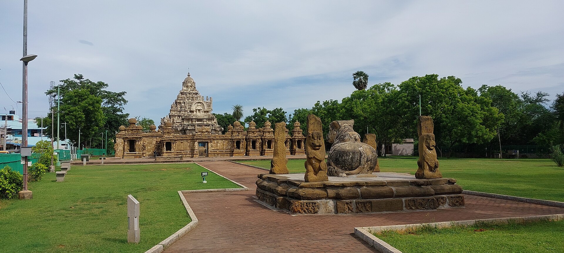 Kanchipuram's Kailasanathar — early Pallava sandstone.