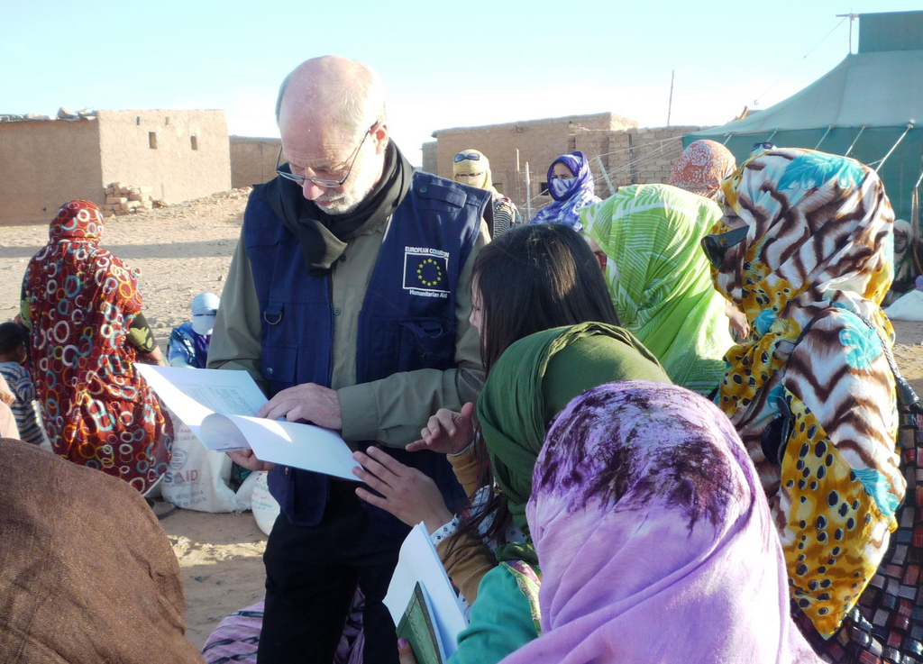 The melḥfa — women of the western Sahara.